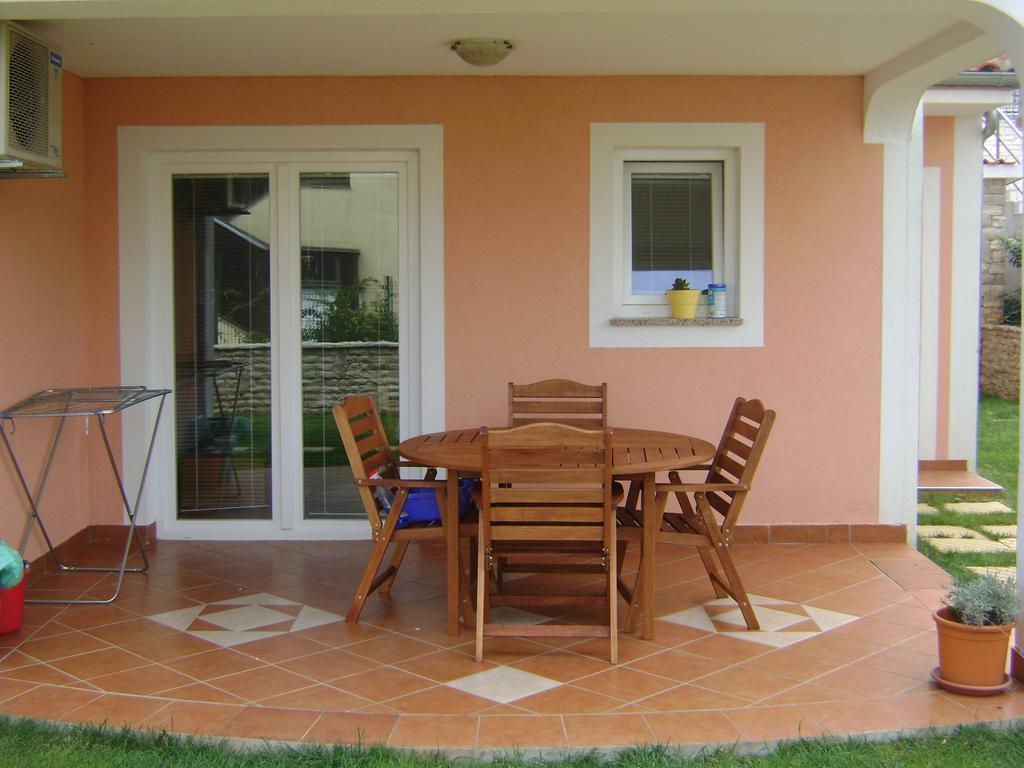 Apartments Krajacic Malinska Kamer foto