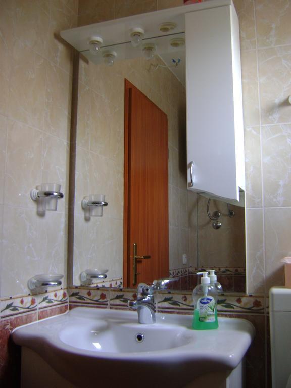 Apartments Krajacic Malinska Kamer foto