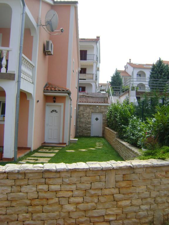 Apartments Krajacic Malinska Buitenkant foto