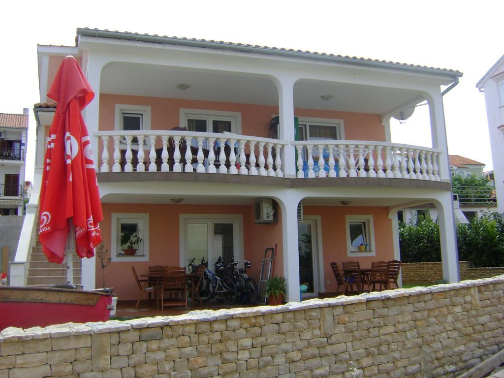 Apartments Krajacic Malinska Buitenkant foto