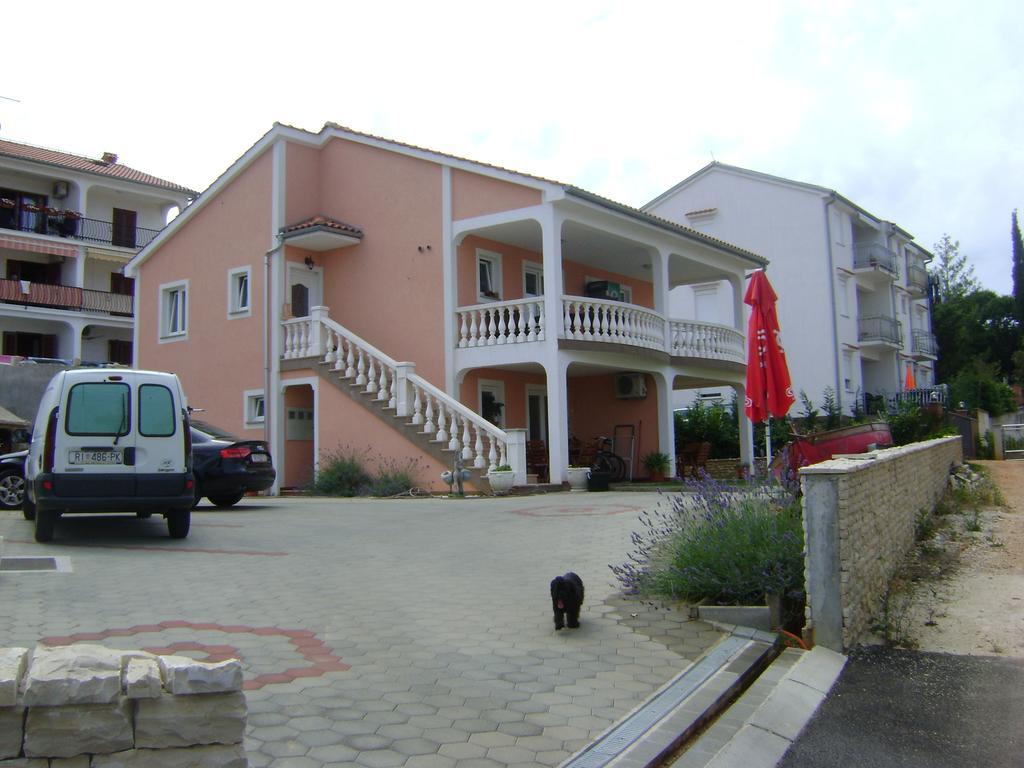 Apartments Krajacic Malinska Buitenkant foto