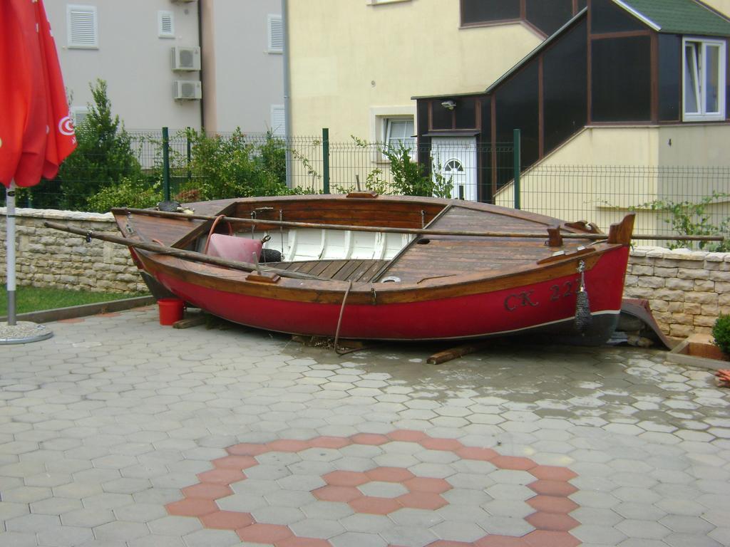 Apartments Krajacic Malinska Buitenkant foto