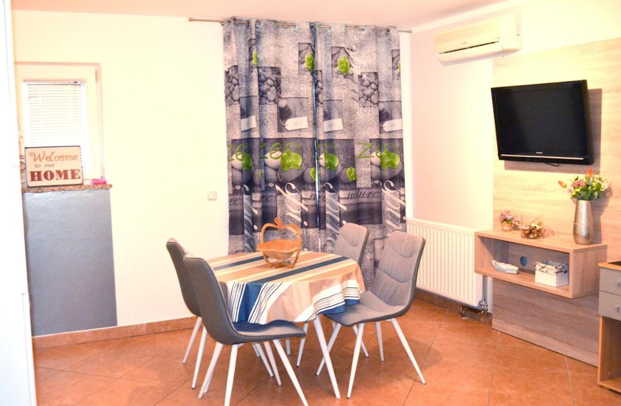 Apartments Krajacic Malinska Buitenkant foto