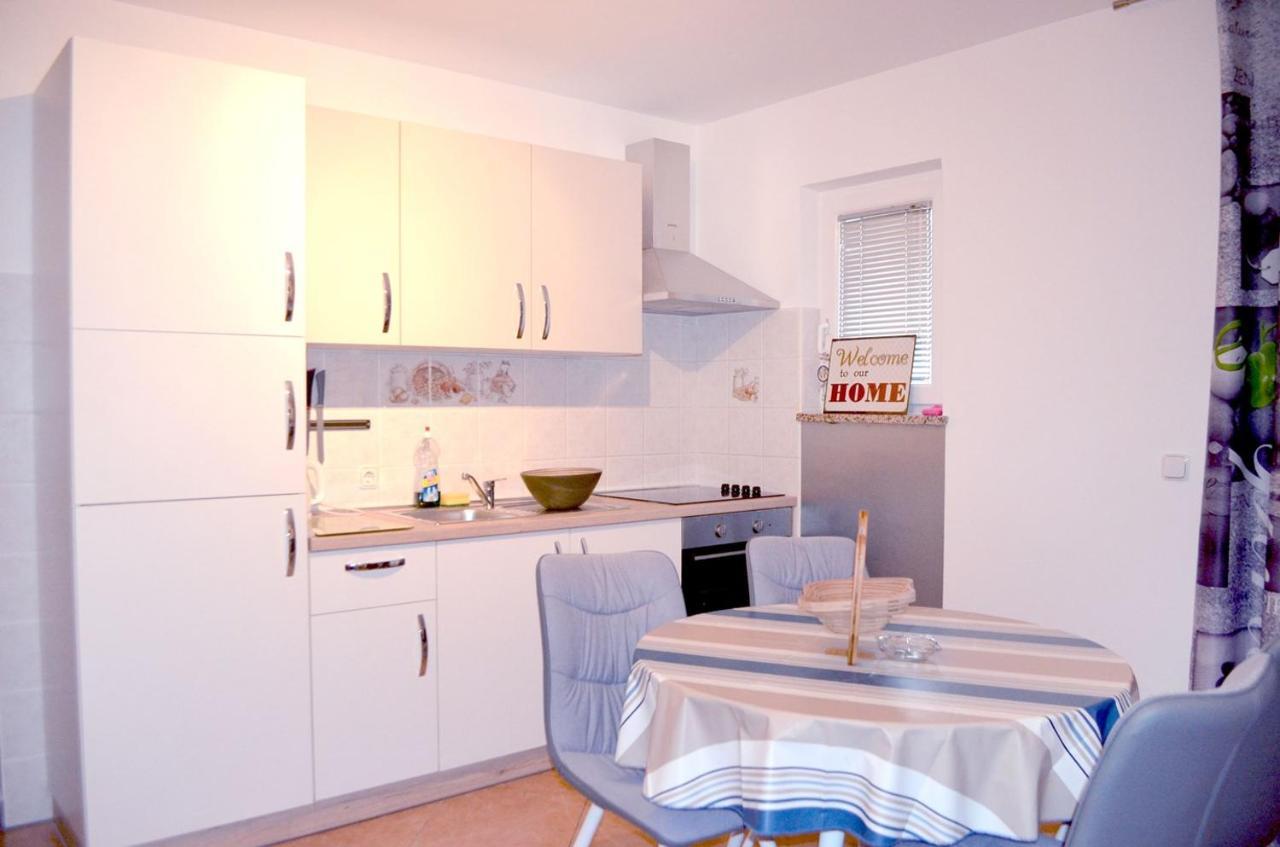 Apartments Krajacic Malinska Buitenkant foto